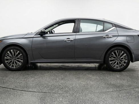 Used 2025 Nissan Altima 2.5 SV FWD image 5