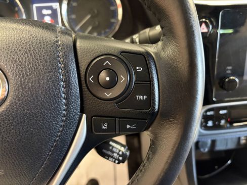 Used 2017 Toyota Corolla SE FWD image 11