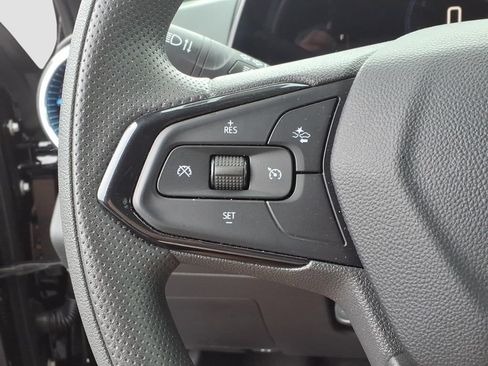 Used 2025 Chevrolet Trax LT FWD image 23