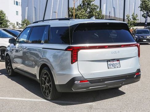 Used 2025 Kia Carnival SX Prestige image 8