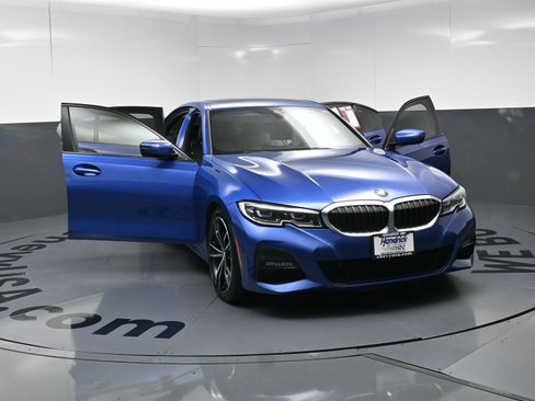 Used 2019 BMW 330i xDrive Sedan w/ M Sport Package AWD/4WD image 24