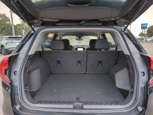 Used 2022 GMC Terrain SLE w/ Driver Convenience Package image 30