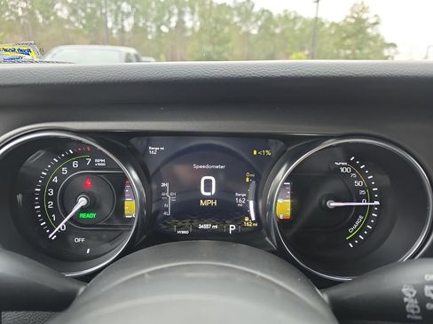 Used 2023 Jeep Wrangler Unlimited w/ Sun & Screen Package image 25