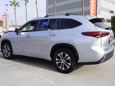 Used 2020 Toyota Highlander XLE FWD image 5