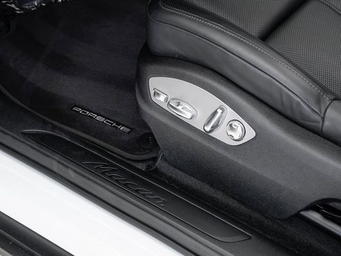 Used 2025 Porsche Macan image 9