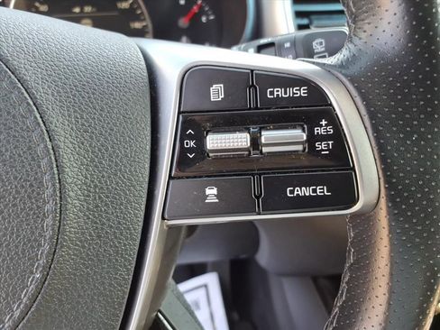 Used 2019 Kia Sorento SX image 23