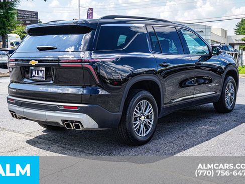 Used 2025 Chevrolet Traverse LT FWD image 6