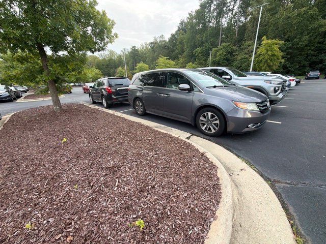 Used 2016 Honda Odyssey Touring Elite image 4