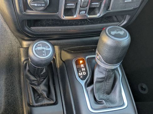 Used 2023 Jeep Wrangler Unlimited w/ Convenience Group AWD/4WD image 19