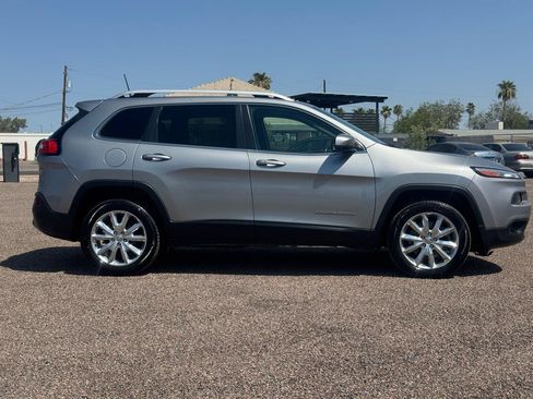 Used 2016 Jeep Cherokee Limited FWD image 10