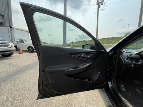 Used 2023 Chevrolet Malibu LT w/ Midnight Edition FWD image 10