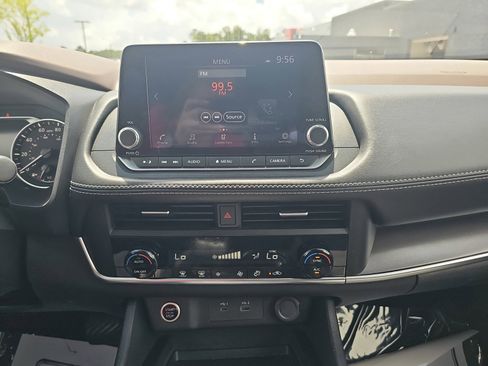 Used 2023 Nissan Rogue SV FWD image 21