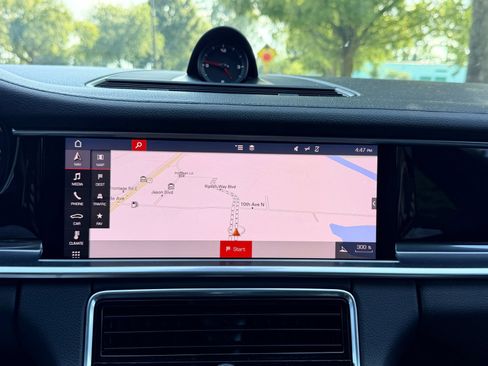 Used 2019 Porsche Panamera RWD image 4
