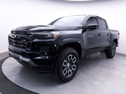 Used 2024 Chevrolet Colorado Z71 w/ Z71 Convenience Package 2 AWD/4WD image 11