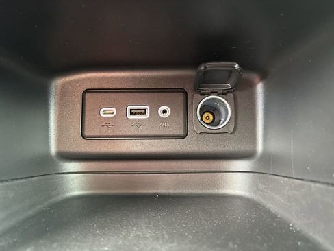 Certified 2023 Chevrolet Equinox RS FWD image 28