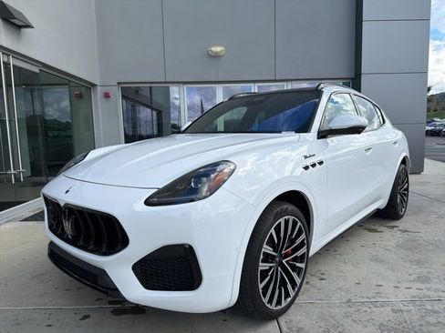 Certified 2023 Maserati Grecale Modena image 4