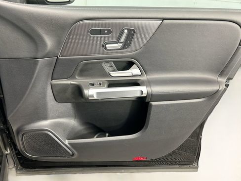 Used 2021 Mercedes-Benz GLB 250 GLB 250 image 23