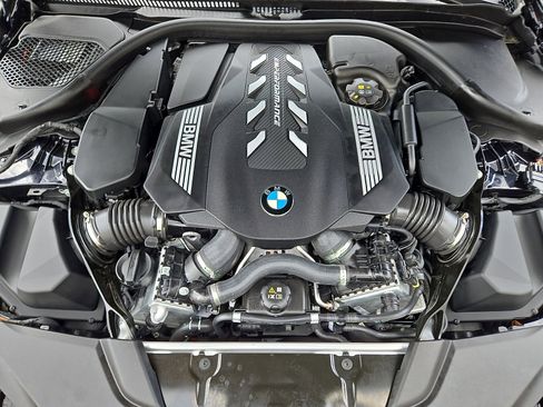 Used 2023 BMW M550i xDrive w/ Dynamic Handling Package image 27