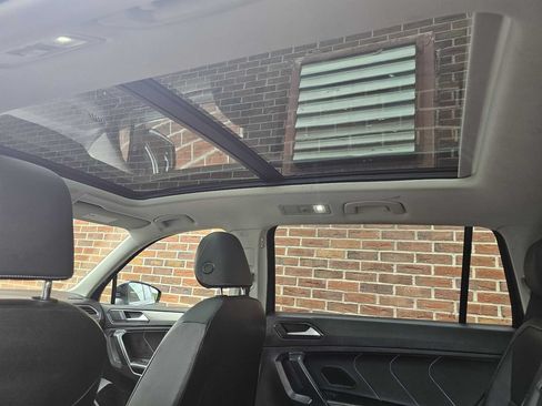 Used 2022 Volkswagen Tiguan SE AWD/4WD image 13