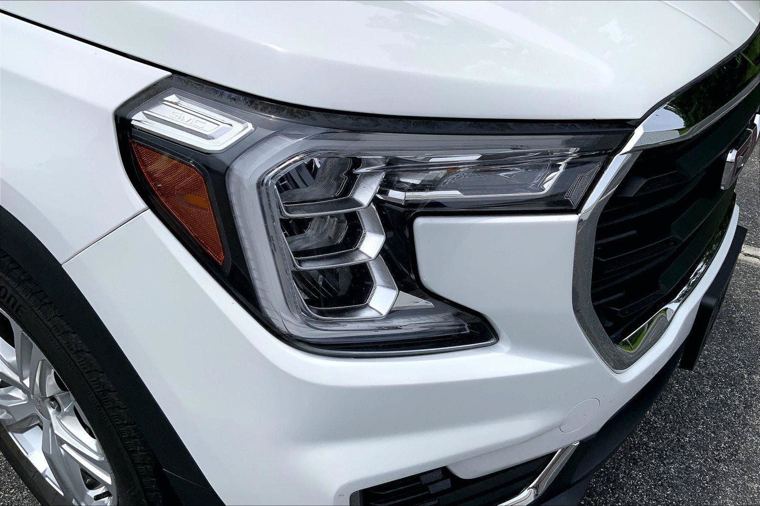 Used 2024 GMC Terrain SLE AWD/4WD image 27