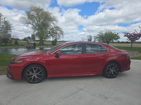 Used 2024 Toyota Camry SE FWD image 2