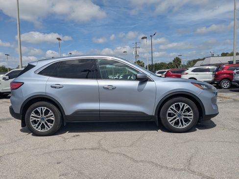 Used 2022 Ford Escape SEL w/ Technology Package FWD image 3