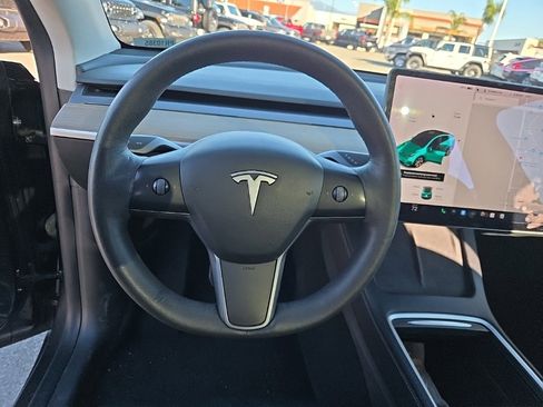 Used 2021 Tesla Model Y Long Range image 11