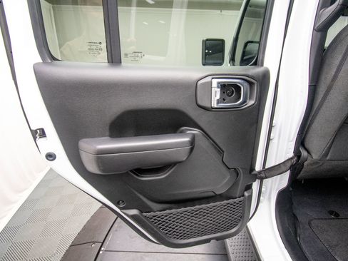 Used 2024 Jeep Wrangler Unlimited Rubicon AWD/4WD image 31
