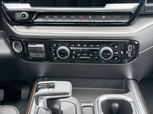 New 2026 Chevrolet Silverado 1500 High Country AWD/4WD image 21