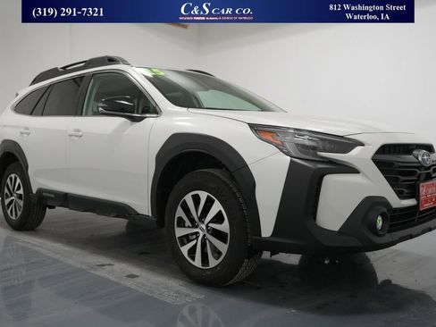 Used 2025 Subaru Outback Premium image 1