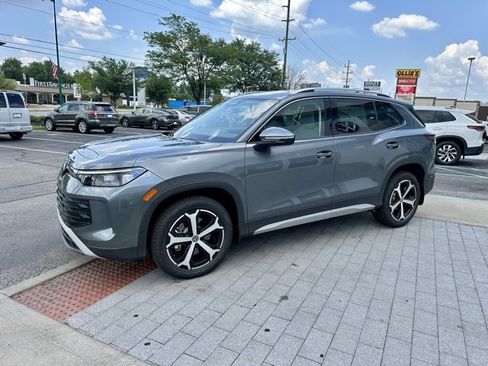 New 2025 Volkswagen Tiguan SE image 3