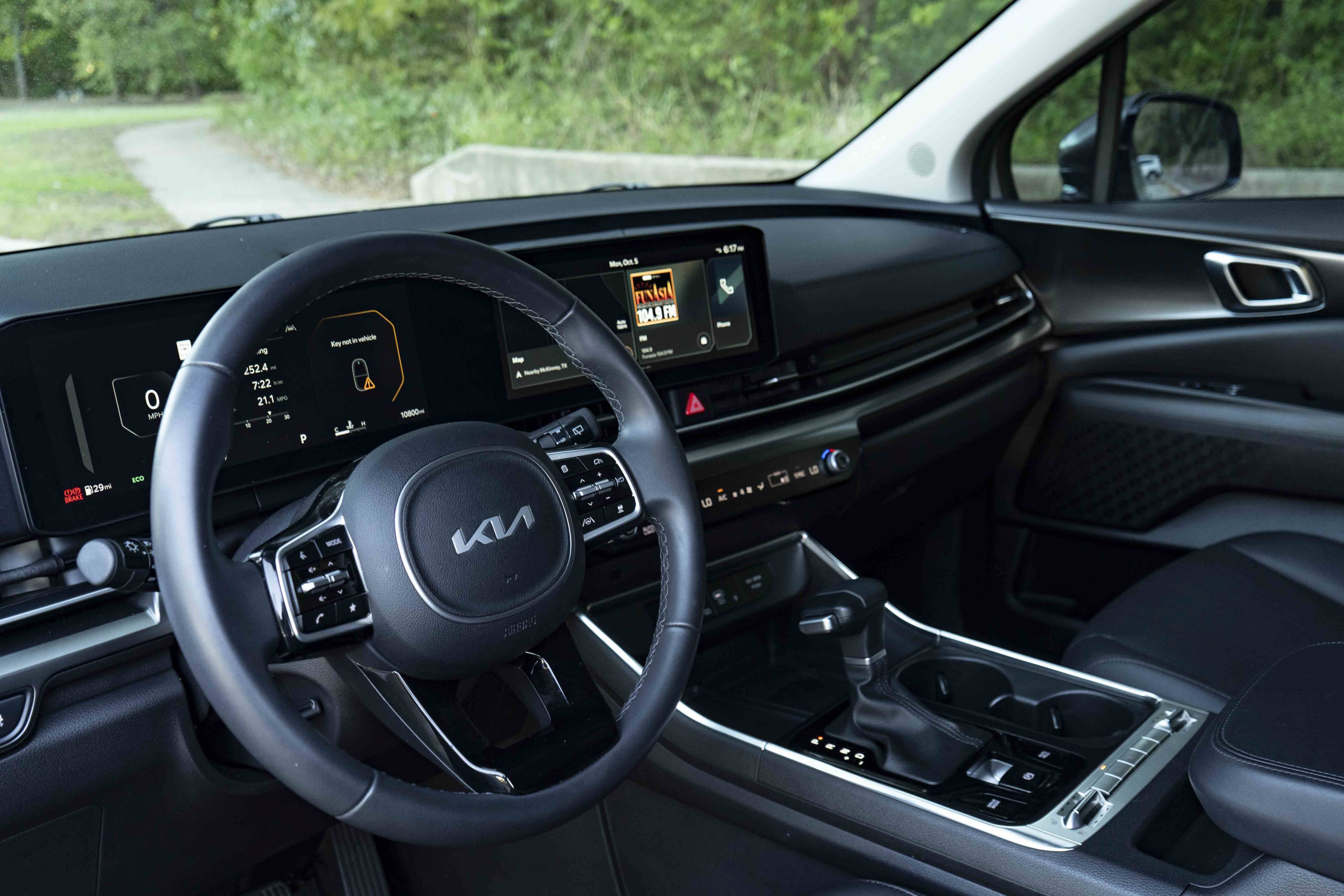 Used 2026 Kia Carnival SX w/ SX Dark Edition Package FWD image 16
