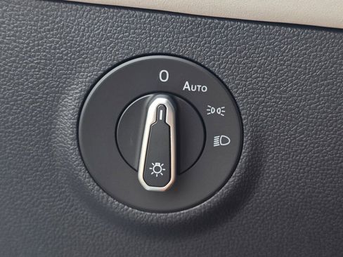 New 2025 Volkswagen Taos SE image 27