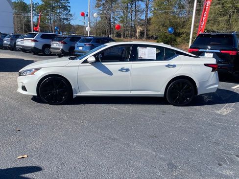 Used 2022 Nissan Altima 2.5 Platinum image 4