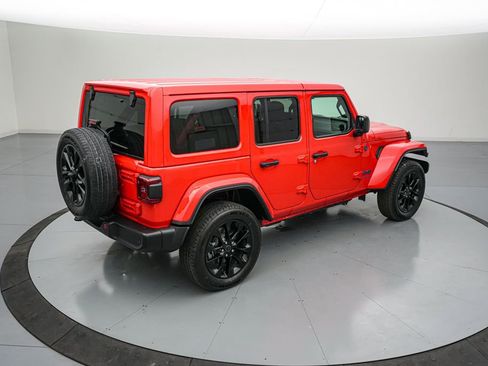 Used 2025 Jeep Wrangler Unlimited Sahara w/ Safety Group AWD/4WD image 4