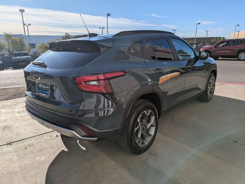 Certified 2025 Chevrolet Trax LT w/ Driver Confidence Package image 6