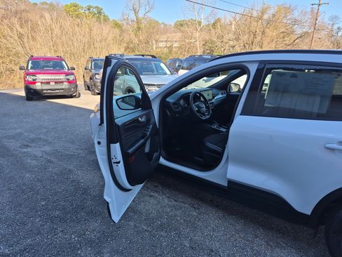 Certified 2025 Ford Escape ST-Line w/ Tech Pack #1 image 10