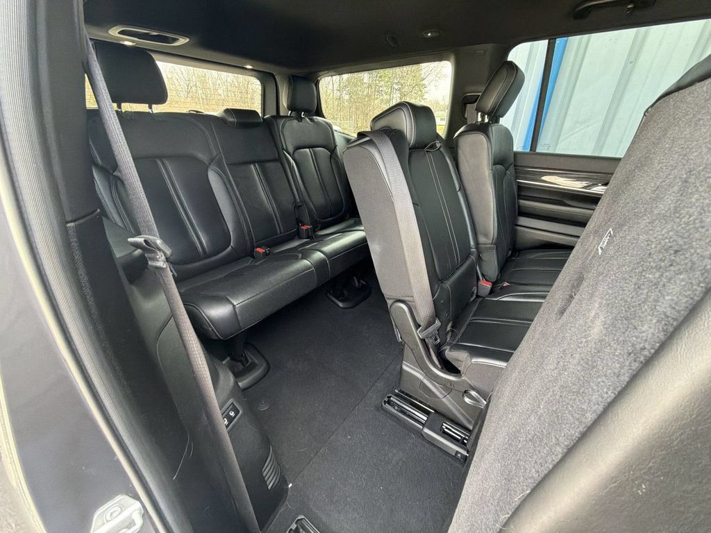 Used 2022 Jeep Wagoneer Series III AWD/4WD image 27