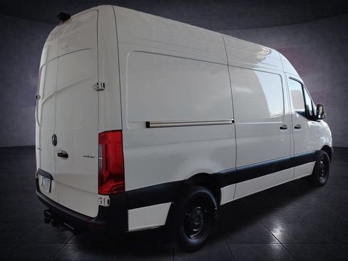 Used 2024 Mercedes-Benz Sprinter 2500 image 5