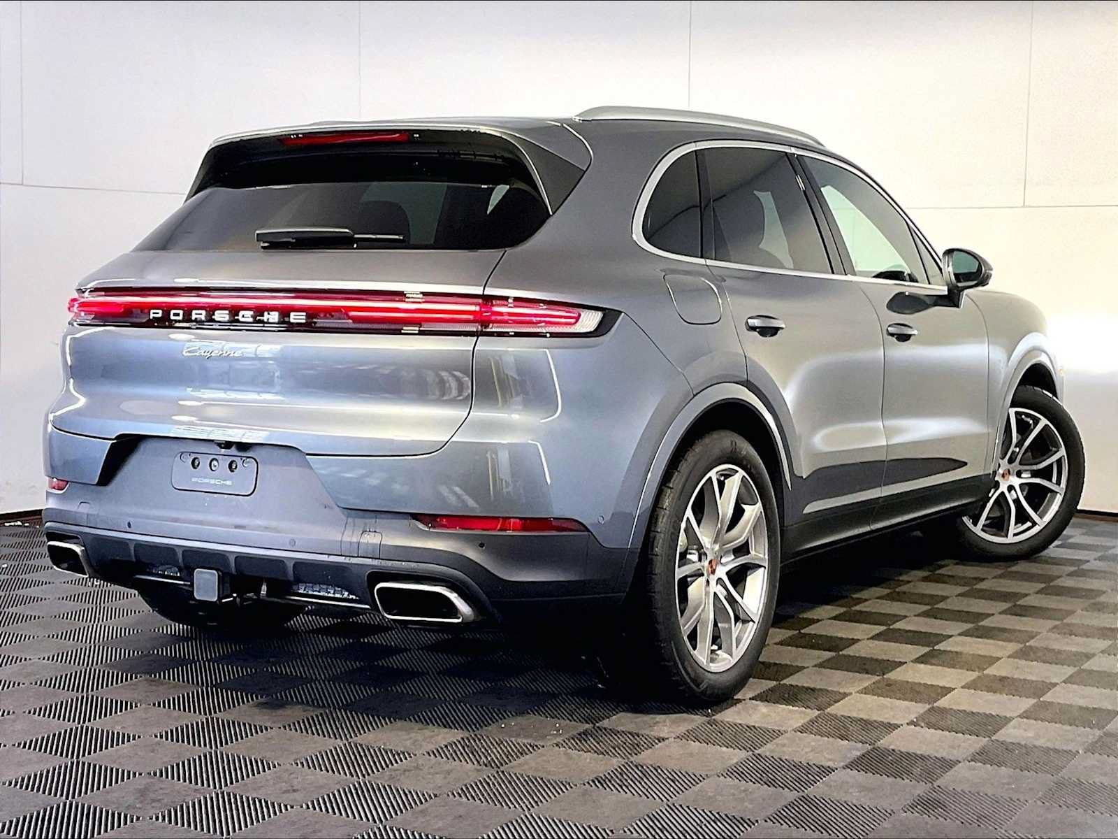 Certified 2026 Porsche Cayenne AWD/4WD image 7
