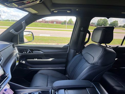 New 2026 Jeep Grand Wagoneer Summit AWD/4WD image 24