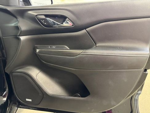 Used 2018 GMC Acadia SLT FWD image 30