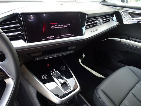 New 2025 Audi Q4 e-tron Premium Plus image 8