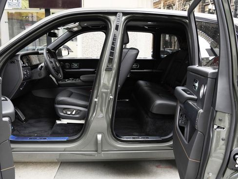 New 2025 Rolls-Royce Cullinan Black Badge image 8