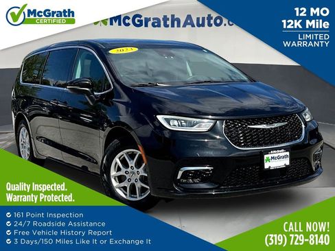 Used 2023 Chrysler Pacifica Touring-L FWD image 1