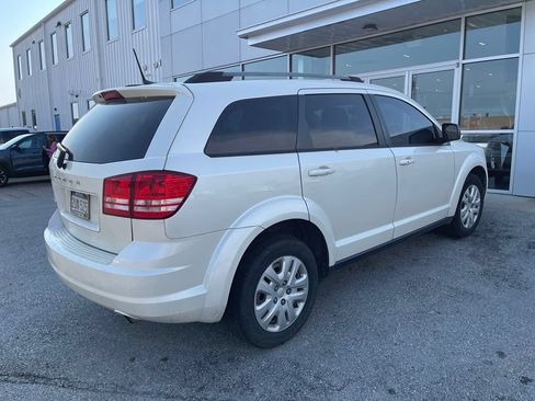 Used 2018 Dodge Journey SE w/ Connectivity Group FWD image 3