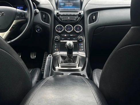 Used 2014 Hyundai Genesis 3.8 RWD image 22