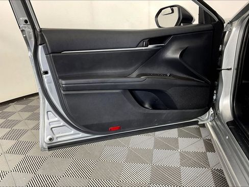 Used 2022 Toyota Camry SE image 24