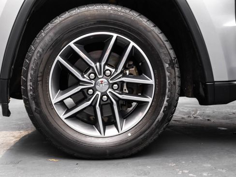 Used 2018 Jeep Grand Cherokee Limited image 42