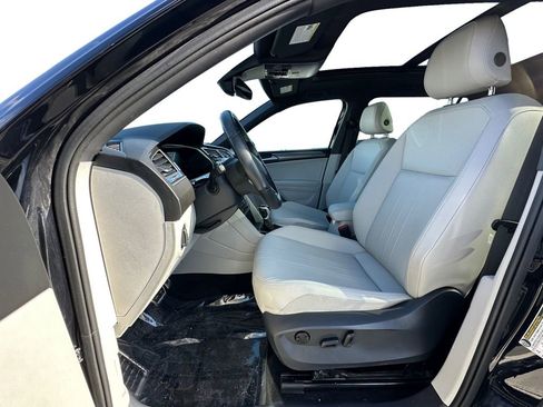 Used 2023 Volkswagen Tiguan SE R-Line image 9